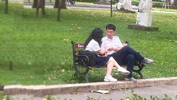 Các bạn trẻ thổ lộ tình cảm với nhau từ rất sớm - Ảnh: THÙY DƯƠNG Các bạn trẻ thổ lộ tình cảm với nhau từ rất sớm - Ảnh: THÙY DƯƠNG